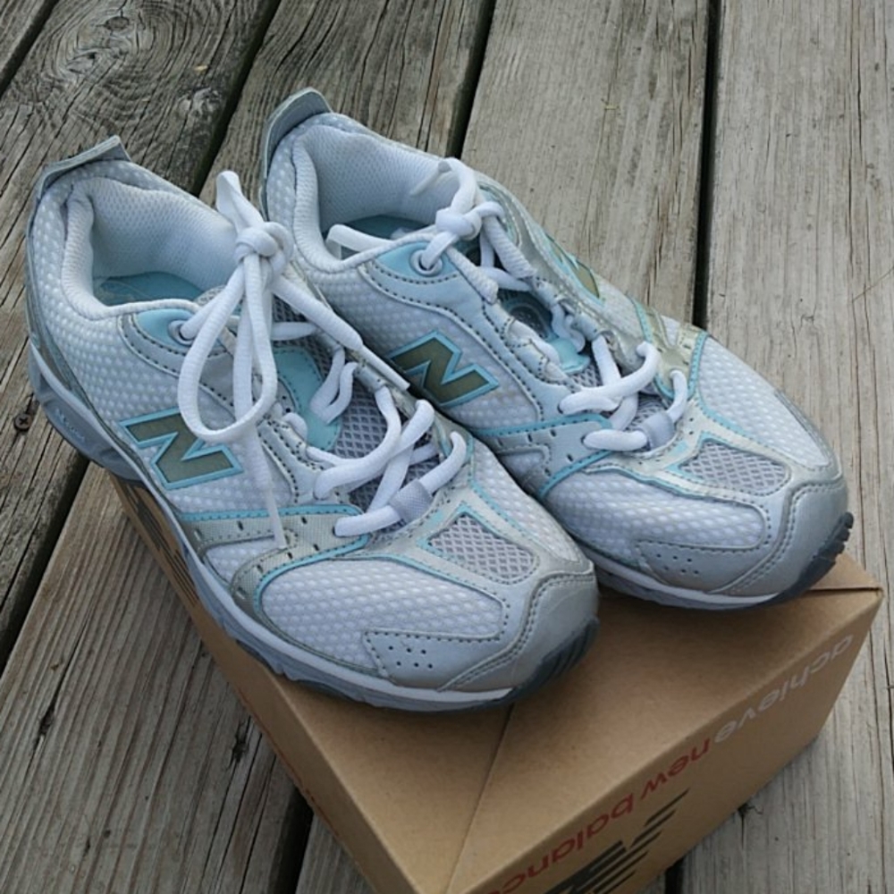 Womens 6B White and Blue Athletic Shoes